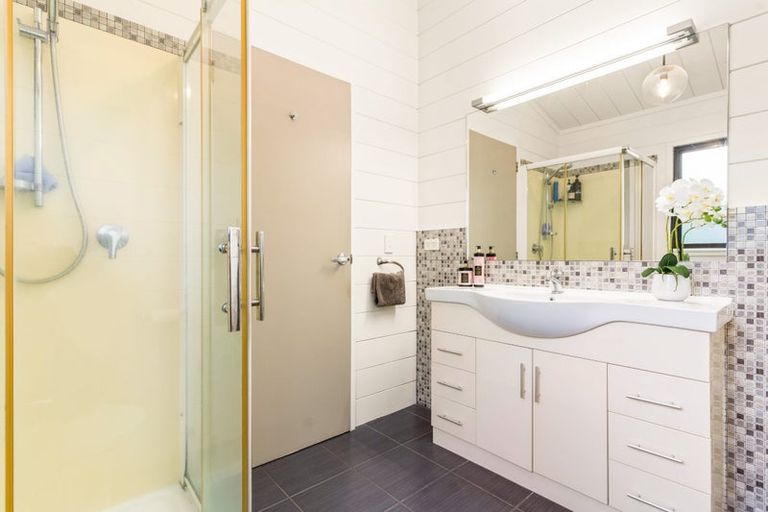 Photo of property in 32 Mcdowell Crescent, Hillcrest, Auckland, 0627