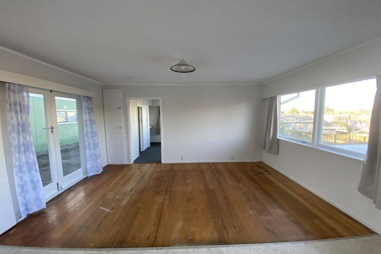 Photo of property in 4 Trojan Crescent, New Lynn, Auckland, 0600