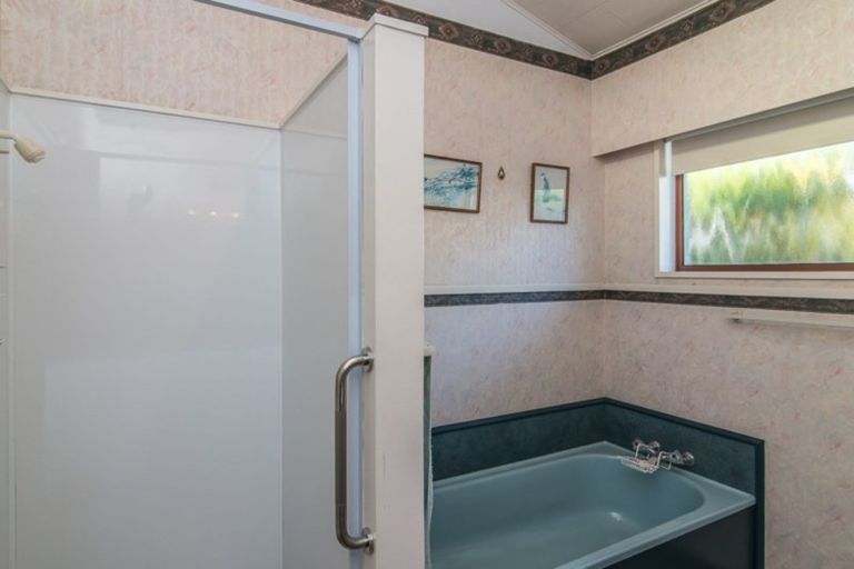 Photo of property in 211 Te Moana Road, Waikanae, 5036