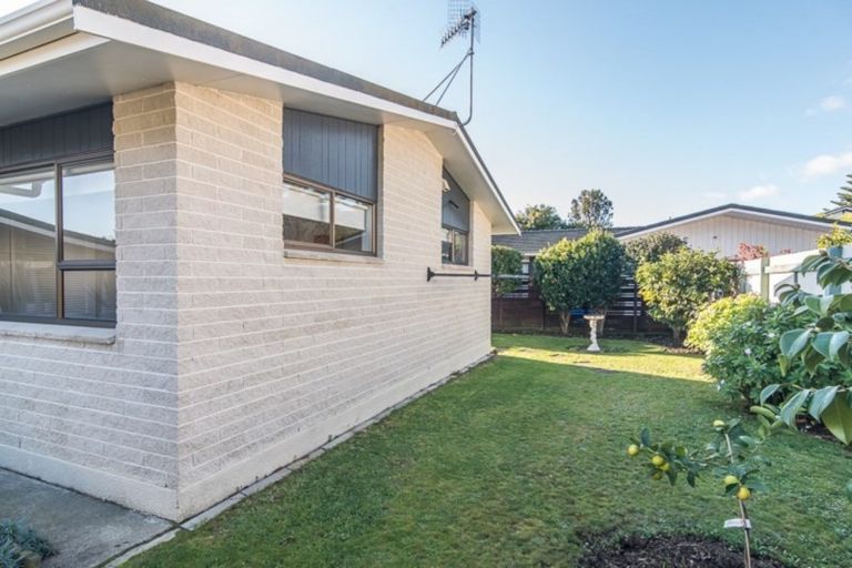 Photo of property in 34a Rewarewa Crescent, Waikanae, 5036