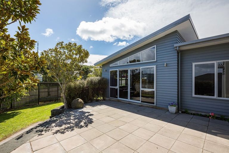 Photo of property in 2 Nelson Avenue, Aotea, Porirua, 5024
