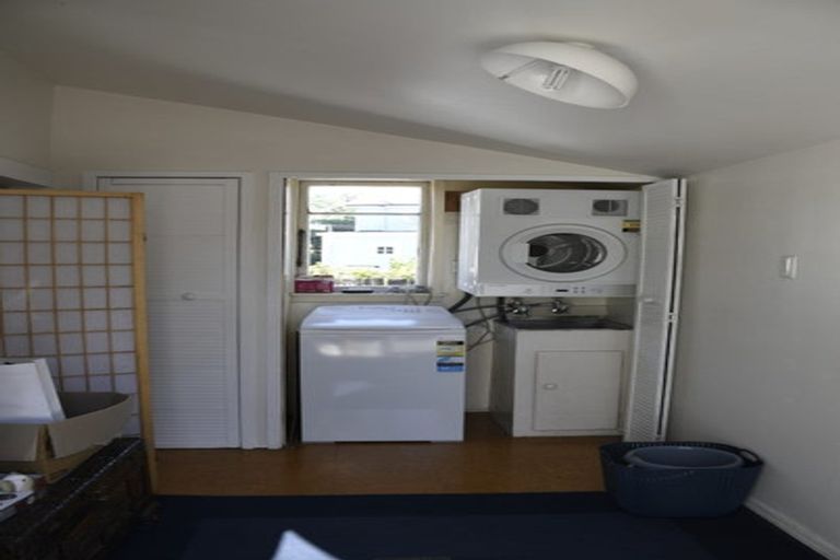 Photo of property in 16b Sulphur Beach Road, Northcote Point, Auckland, 0627