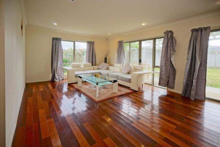 Photo of property in 118 Hugh Green Drive, Pinehill, Auckland, 0632