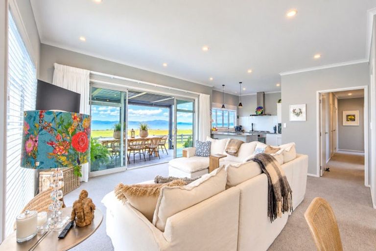 Photo of property in 989 East Coast Road, Kaiaua, Miranda, 2473