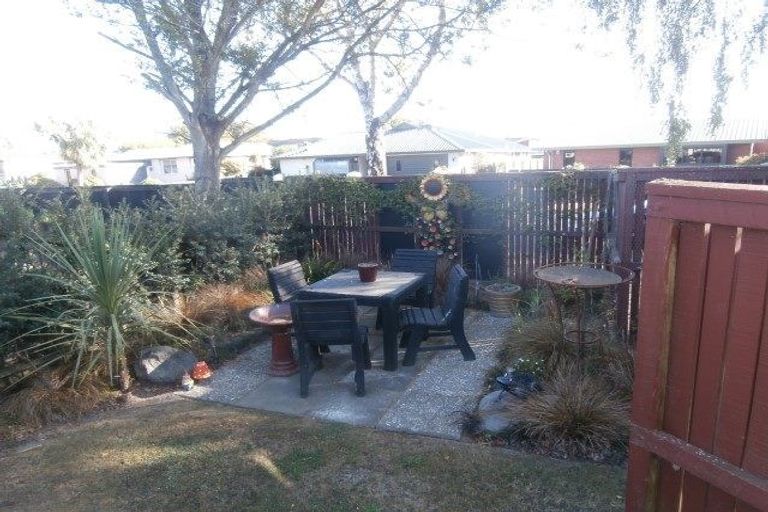 Photo of property in 1/5 Salford Avenue, Redwood, Christchurch, 8051