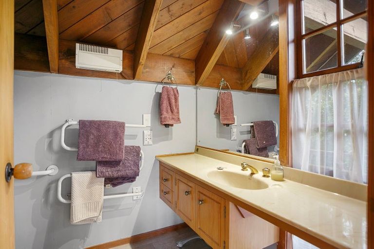 Photo of property in 261 Shakespeare Street, Leamington, Cambridge, 3432