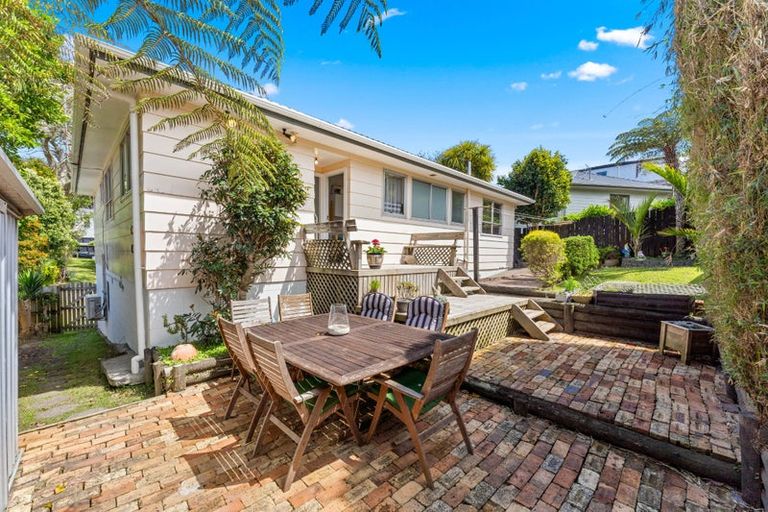 Photo of property in 20 Halberg Street, Glenfield, Auckland, 0629