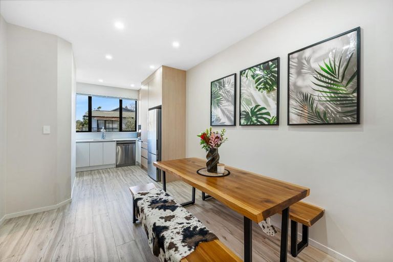 Photo of property in 21c Cherry Tree Place, Massey, Auckland, 0614