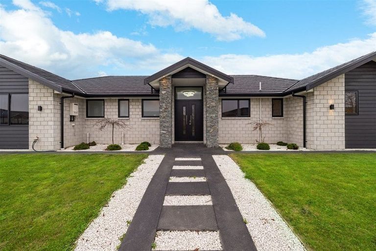 Photo of property in 32 Bill Harvey Drive, Halswell, Christchurch, 8025