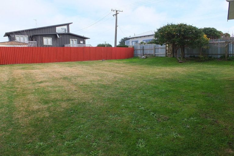 Photo of property in 24 Hall Place, Foxton Beach, Foxton, 4815