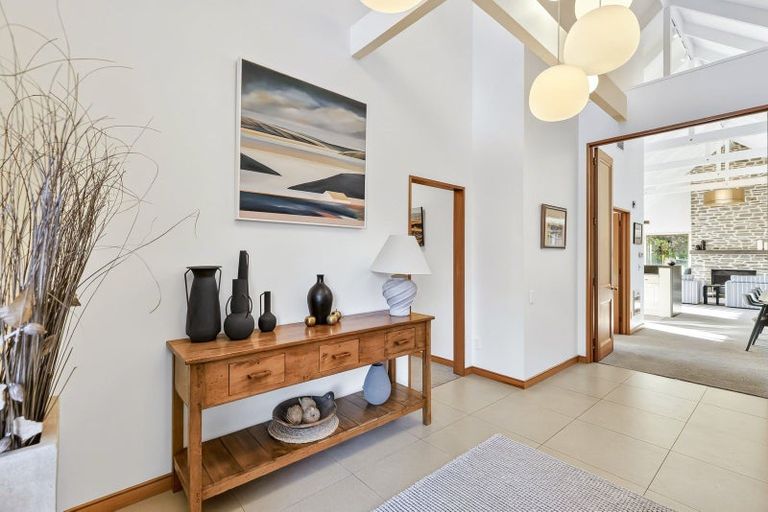 Photo of property in 186 Beacon Point Road, Wanaka, 9305