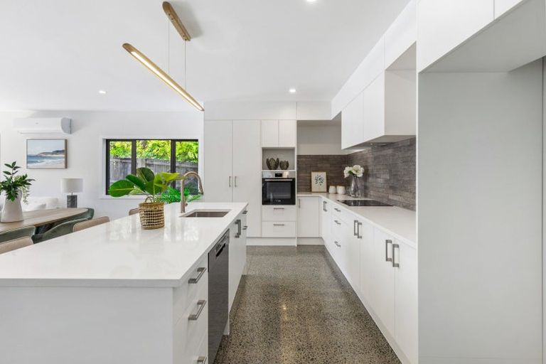 Photo of property in 15 Schnapper Rock Road, Greenhithe, Auckland, 0632