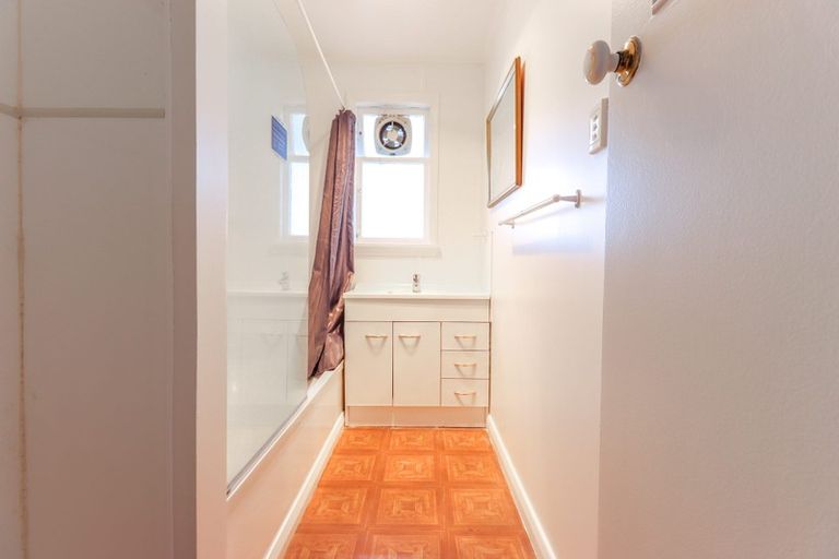 Photo of property in 8 Aberdeen Avenue, Takaro, Palmerston North, 4412