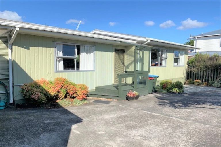 Photo of property in 2/132 Church Street, Onehunga, Auckland, 1061