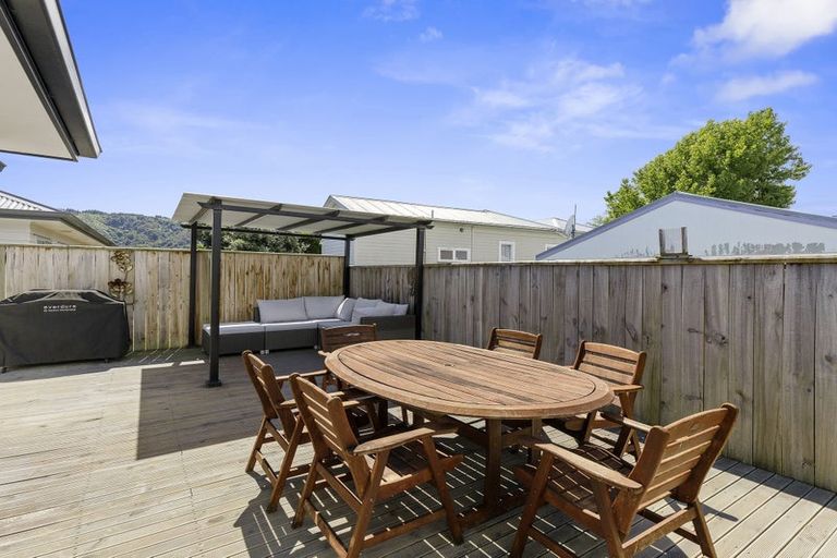 Photo of property in 11 Poulson Grove, Trentham, Upper Hutt, 5018