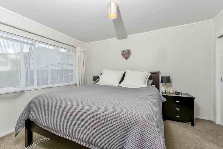 Photo of property in 4/26 Midgley Road, West Harbour, Auckland, 0618