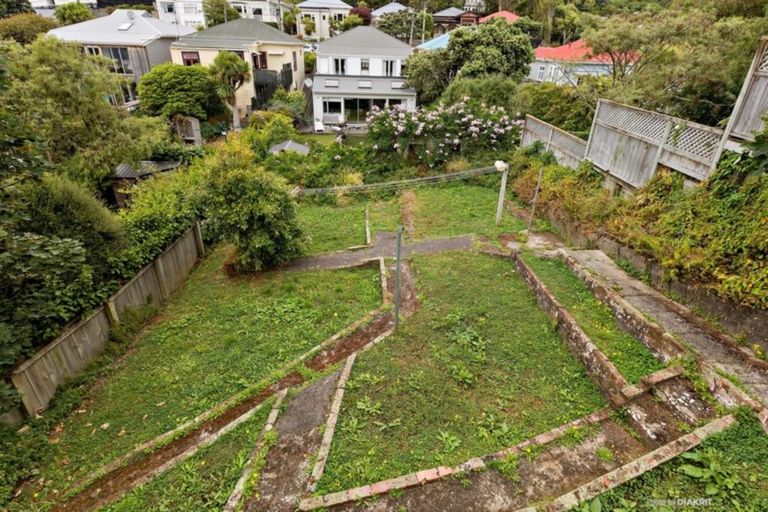 Photo of property in 7 Murray Street, Island Bay, Wellington, 6023