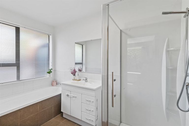 Photo of property in 12 Thornhill Place, Sockburn, Christchurch, 8042