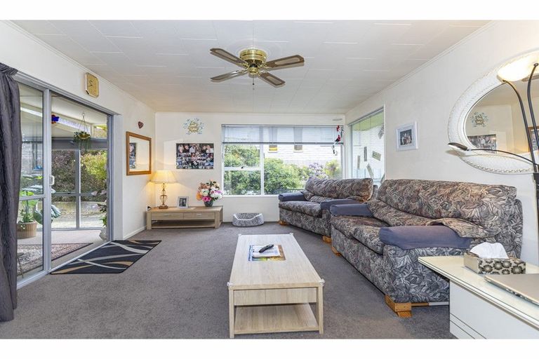 Photo of property in 6 Clyde Carr Crescent, Waimataitai, Timaru, 7910