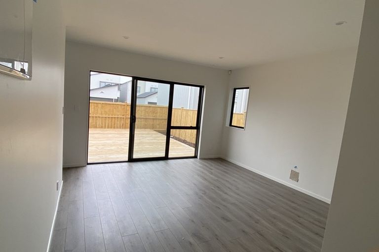 Photo of property in 37 Kairakau Street, Papakura, 2110