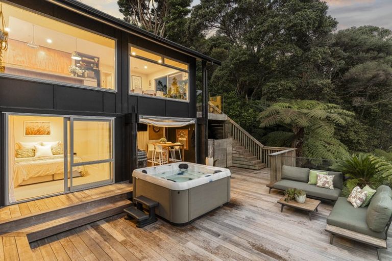 Photo of property in 2/106 Island Bay Road, Beach Haven, Auckland, 0626