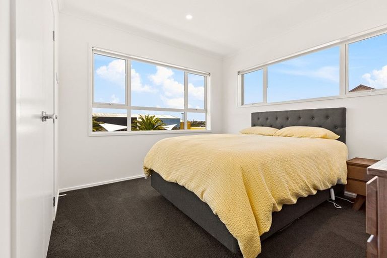 Photo of property in 69 Karepiro Drive, Stanmore Bay, Whangaparaoa, 0932