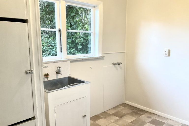 Photo of property in 136 Wyndham Road, Pinehaven, Upper Hutt, 5019