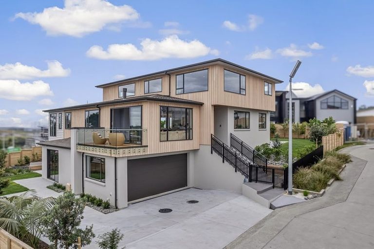 Photo of property in 2 Taku Close, Long Bay, Auckland, 0630