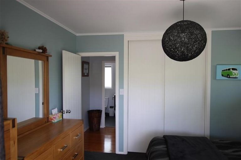 Photo of property in 64 Taupo Street, Green Bay, Auckland, 0604