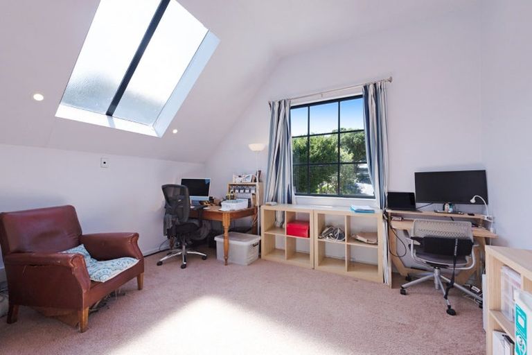 Photo of property in 124b The Ridgeway, Mornington, Wellington, 6021