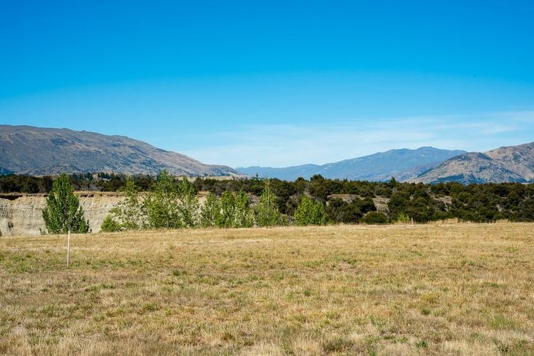 Photo of property in 124 Horseshoe Bend Drive, Albert Town, Wanaka, 9382