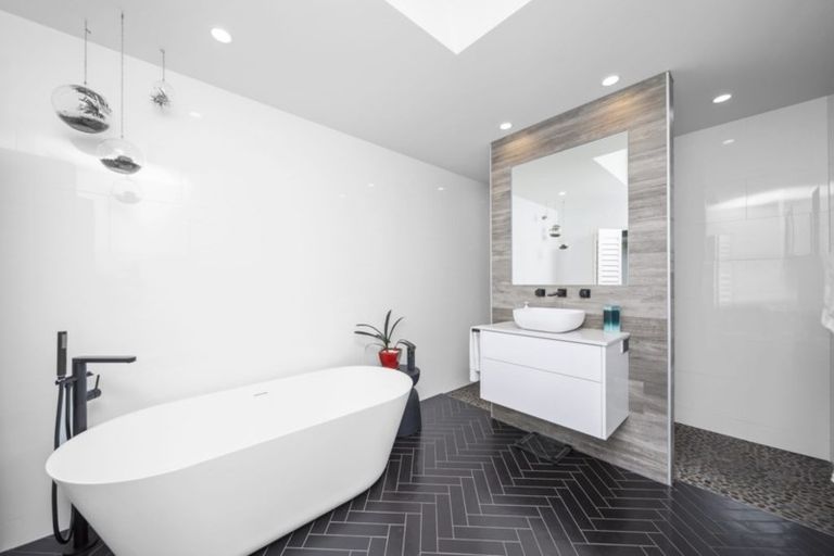 Photo of property in 59 Parrs Road, Hurworth, New Plymouth, 4371