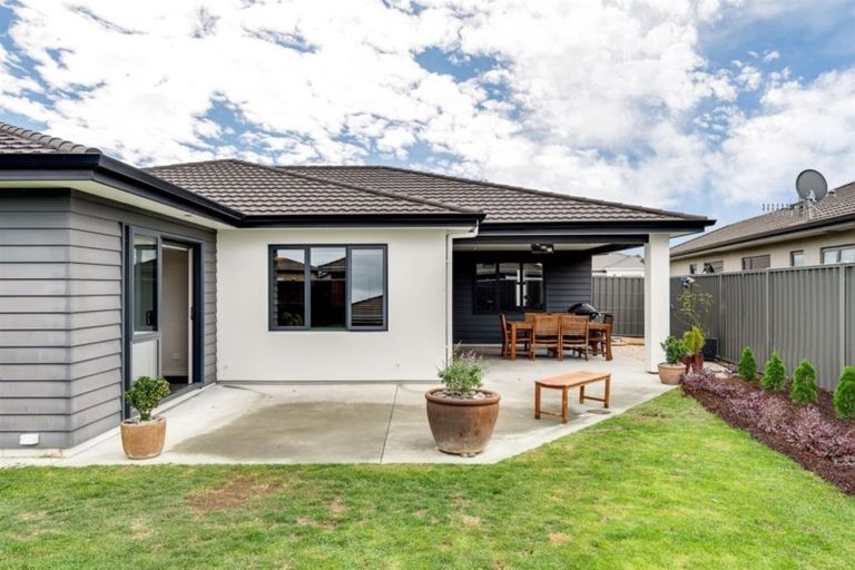 Photo of property in 11 Hawea Place, Poraiti, Napier, 4112