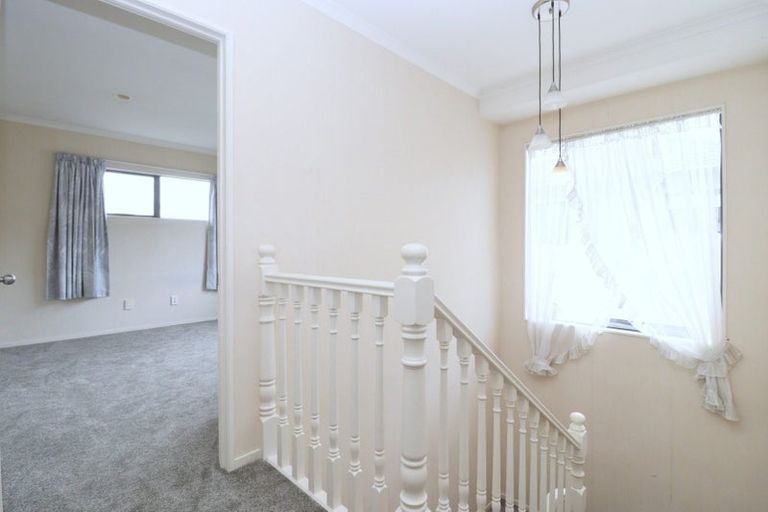Photo of property in 15 Erne Crescent, East Tamaki, Auckland, 2016