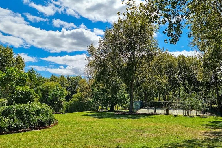 Photo of property in 44 Hardens Lane, Paremoremo, Auckland, 0632