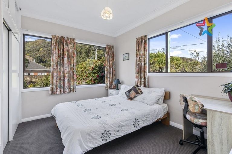 Photo of property in 2 Frickleton Grove, Waterloo, Lower Hutt, 5011