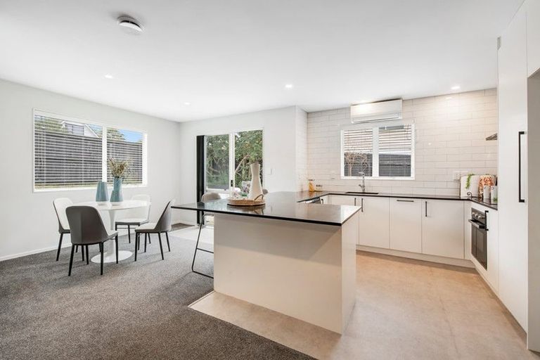 Photo of property in 2/16 Ellice Road, Totara Vale, Auckland, 0629