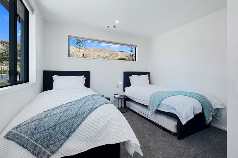 Photo of property in 3 Little Alpha Loop, Wanaka, 9305