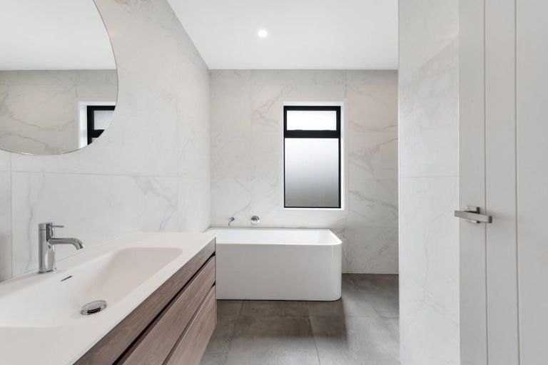 Photo of property in 22 Riverside Way, Clevedon, 2585