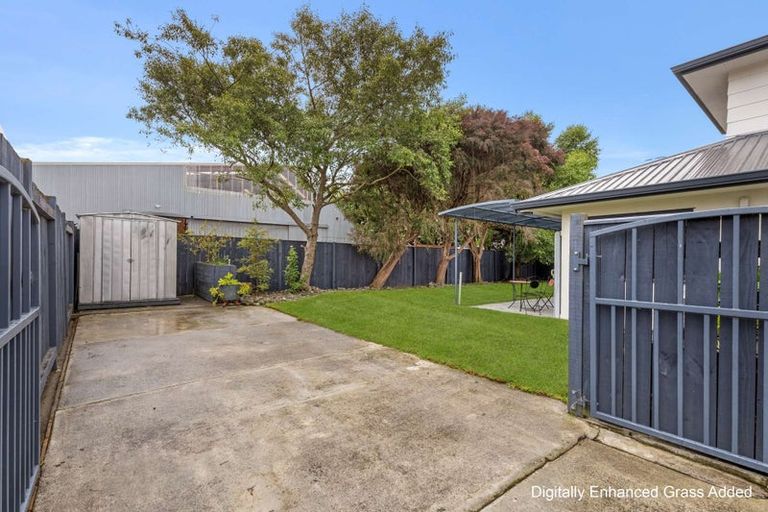 Photo of property in 17 Woburn Place, Takaro, Palmerston North, 4412