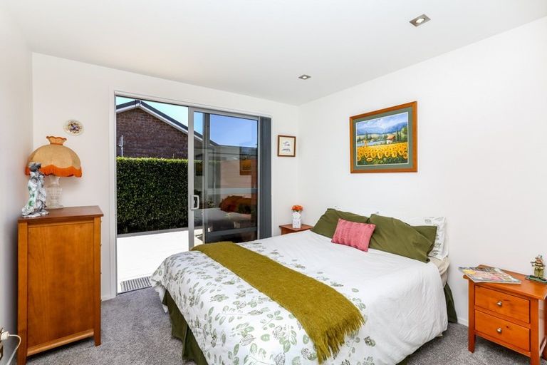 Photo of property in 14 Nursery Place, Westown, New Plymouth, 4310
