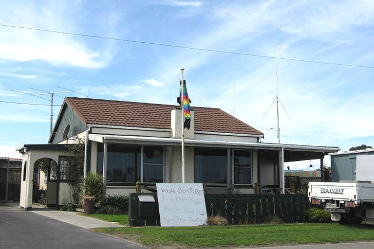 Photo of property in 2 Wharf Street, Castlecliff, Whanganui, 4501