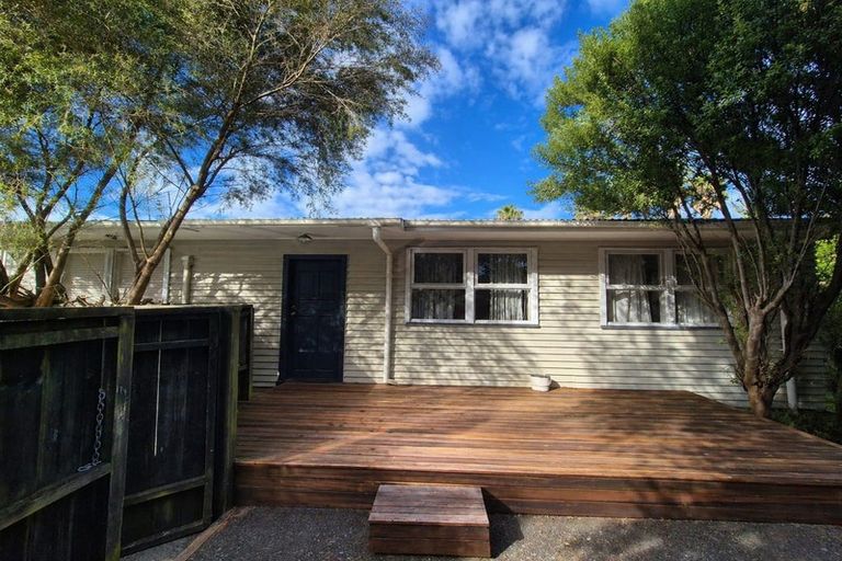 Photo of property in 194 Pilkington Road, Point England, Auckland, 1072