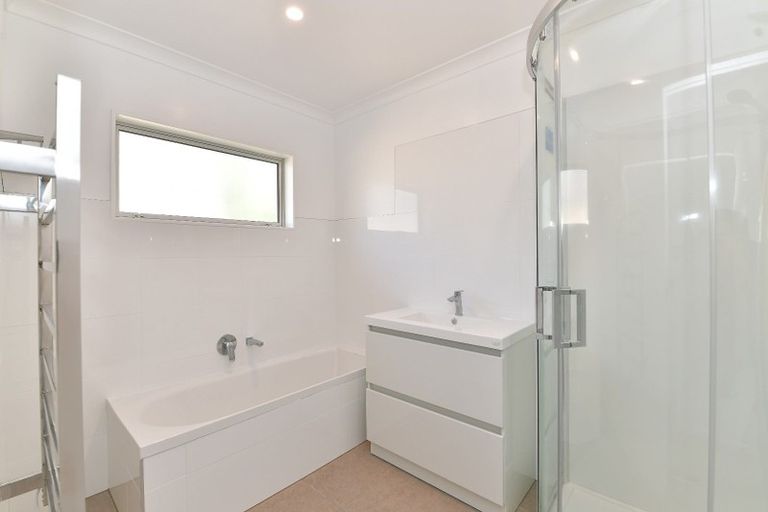 Photo of property in 55a Wade River Road, Stanmore Bay, Whangaparaoa, 0932