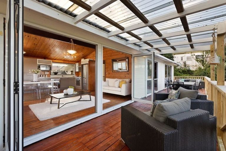 Photo of property in 2 Dunraven Place, Torbay, Auckland, 0630