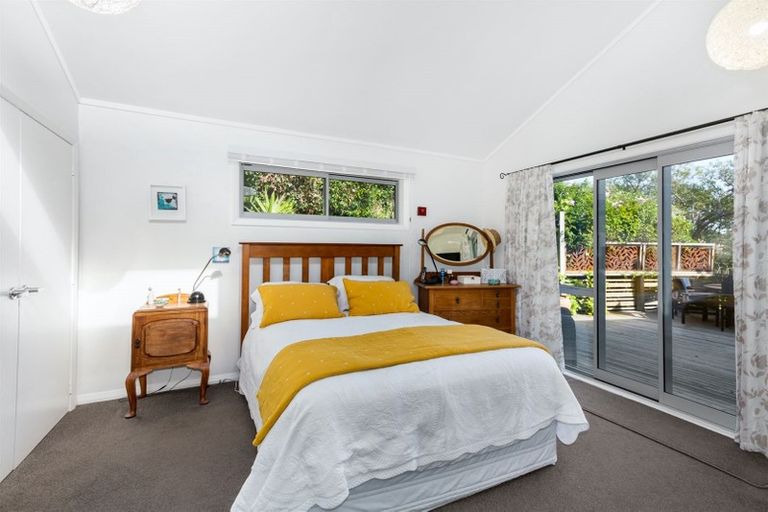 Photo of property in 154 Motuhara Road, Plimmerton, Porirua, 5026