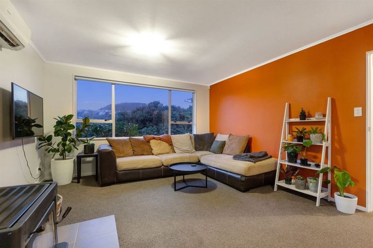 Photo of property in 5 Woolwich Close, Whitby, Porirua, 5024