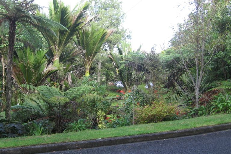 Photo of property in 1 Ngaio Road, Titirangi, Auckland, 0604