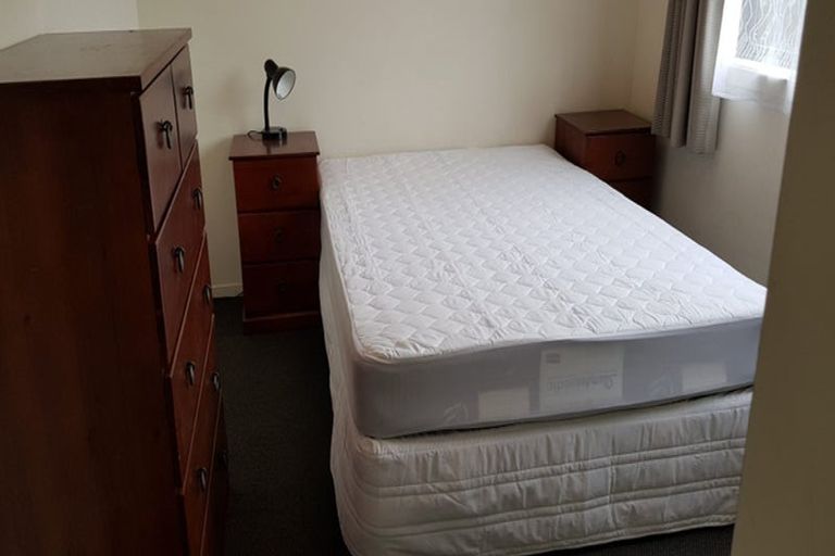 Photo of property in 8b Schnapper Rock Road, Schnapper Rock, Auckland, 0632