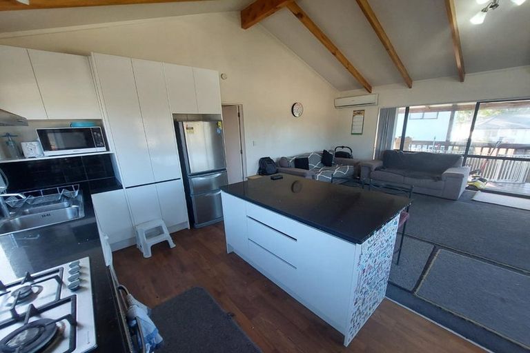 Photo of property in 10 Loughanure Place, Massey, Auckland, 0614